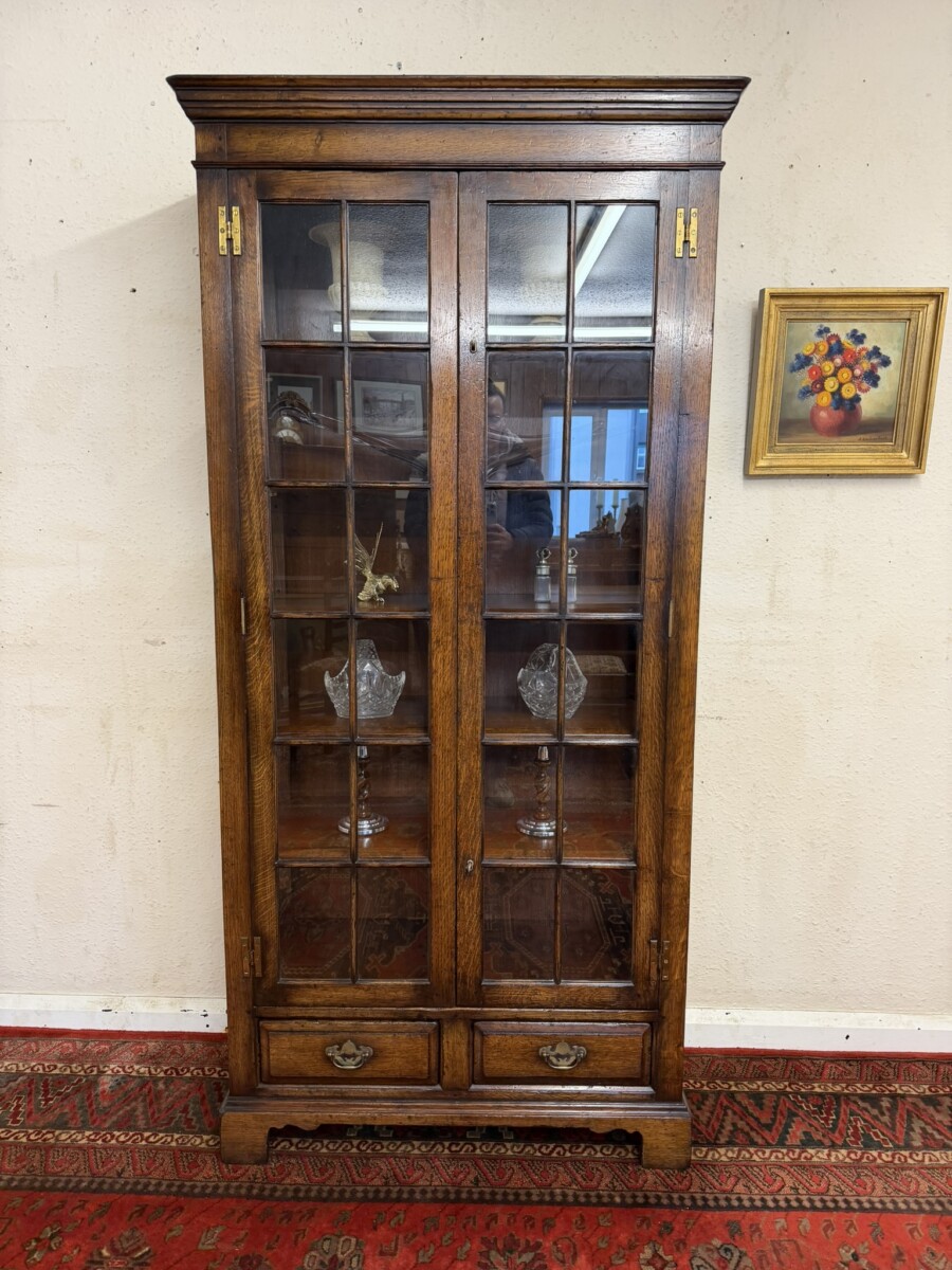 QUALITY OAK TITCHMARSH AND GOODWIN DISPLAY CABINET/CUPBOARD