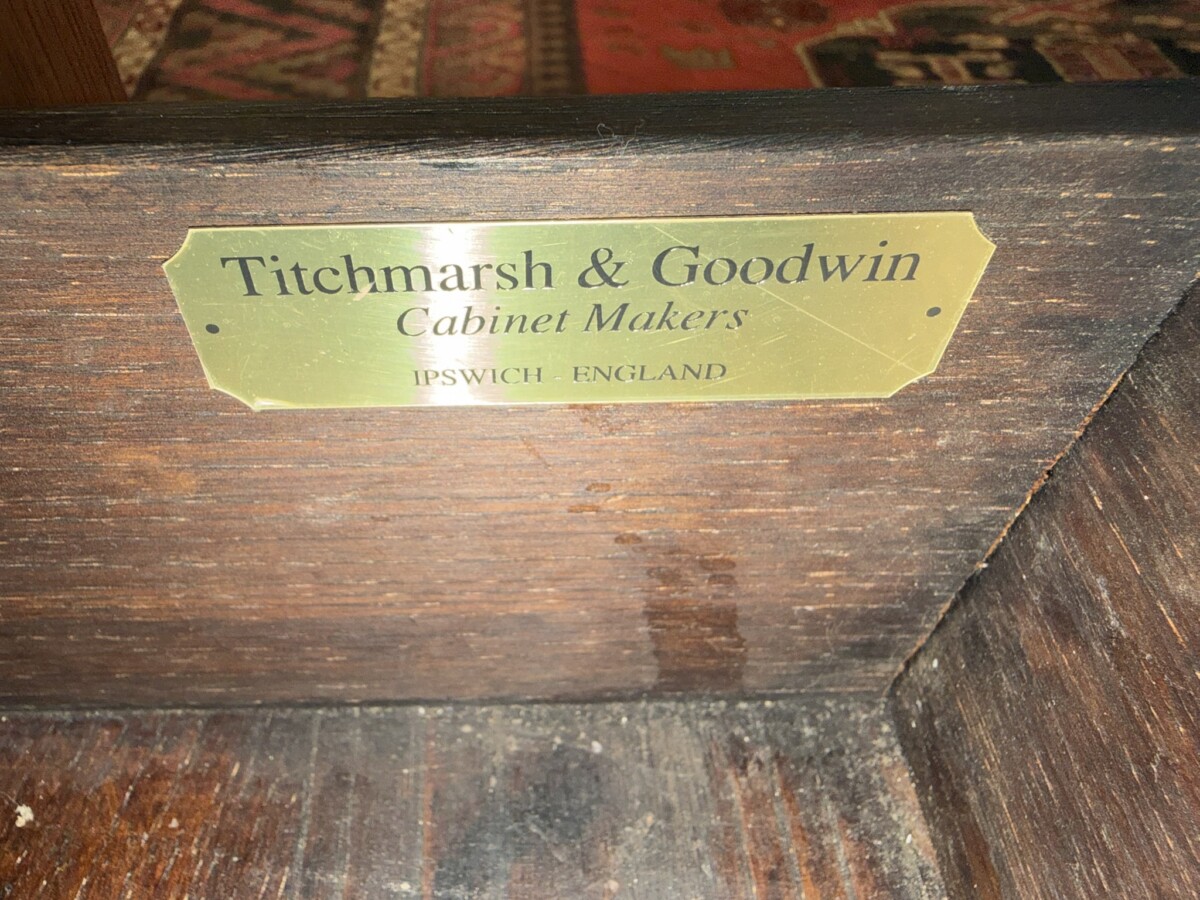 QUALITY OAK TITCHMARSH AND GOODWIN DISPLAY CABINET/CUPBOARD - Image 8