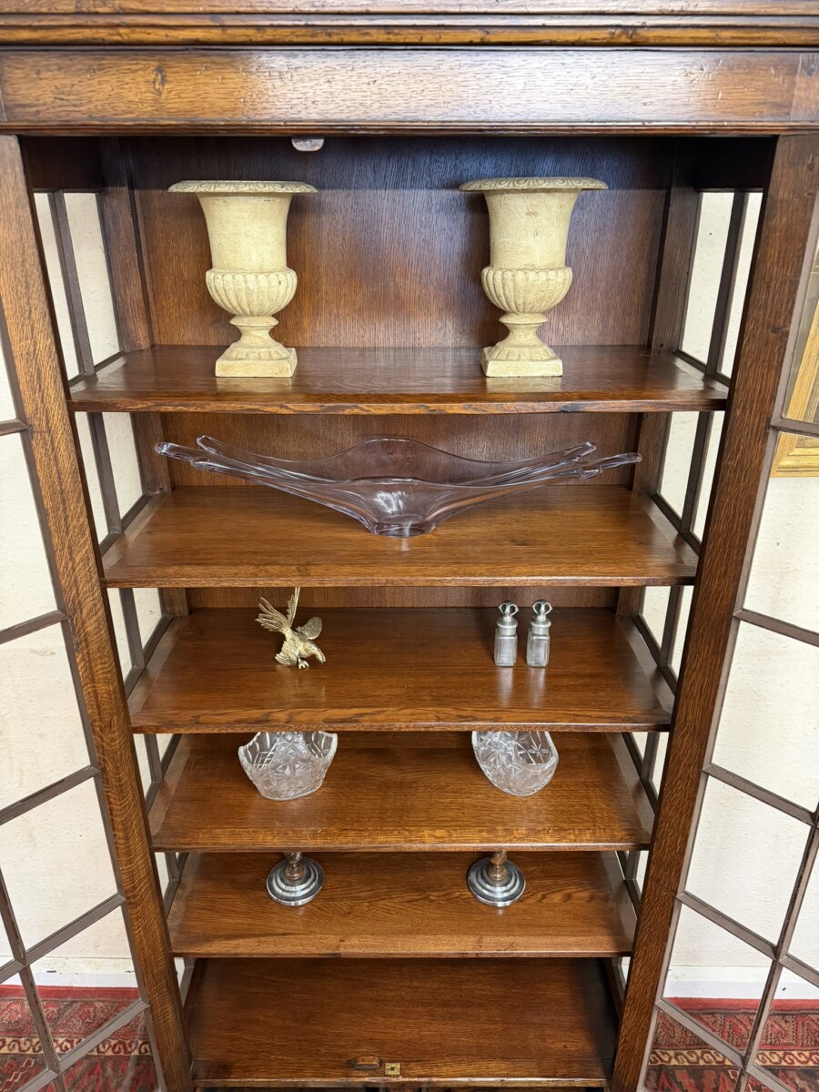 QUALITY OAK TITCHMARSH AND GOODWIN DISPLAY CABINET/CUPBOARD - Image 11
