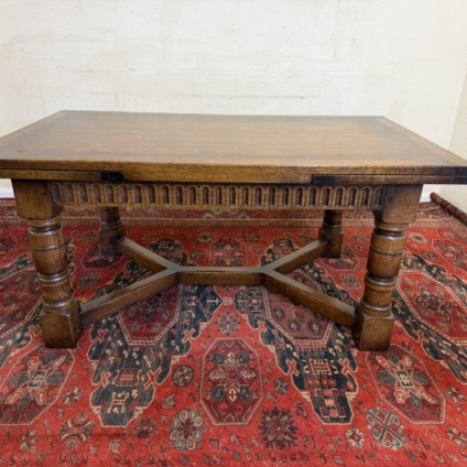 QUALITY OAK TITCHMARSH AND GOODWIN EXTENDING DINING TABLE